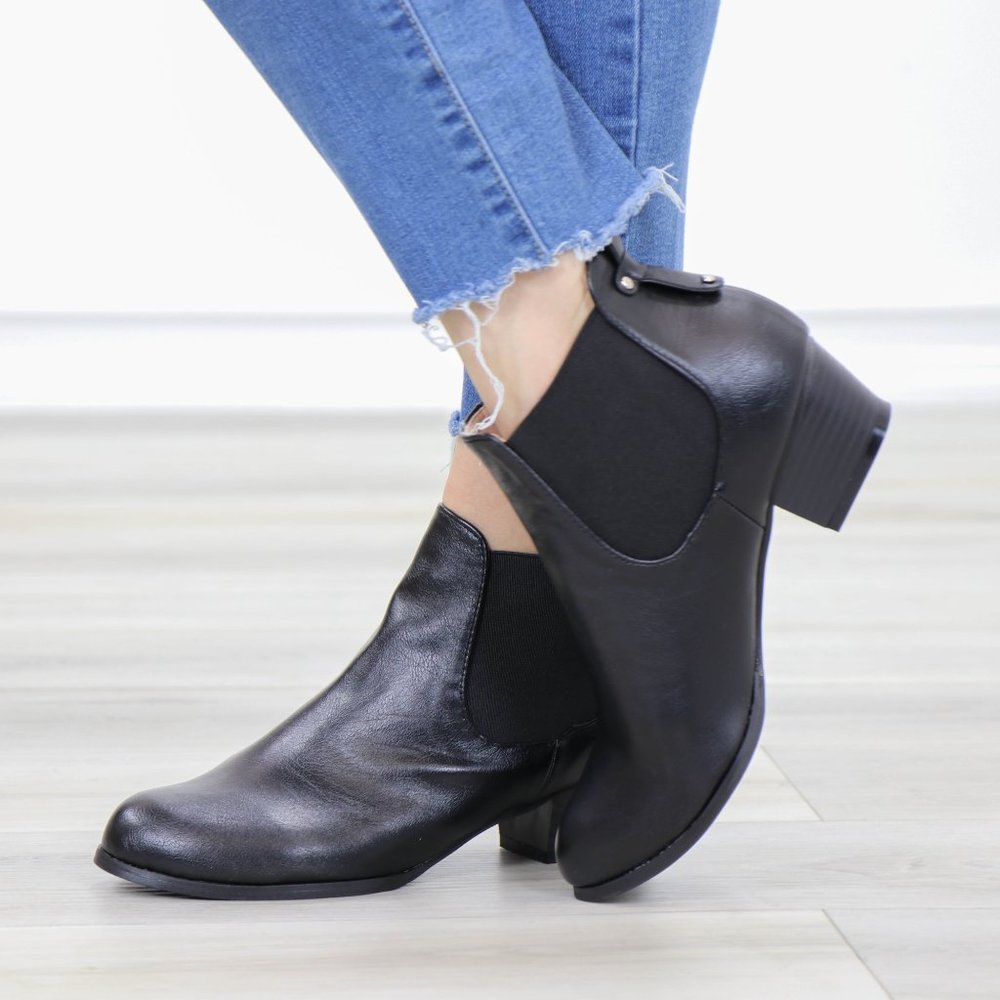 Black Faux Low Cut Leather Ankle Chelsea Boots - Picture 5 of 11